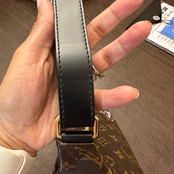 LOUIS VUITTON world tour bumbag - Picture 7 of 16